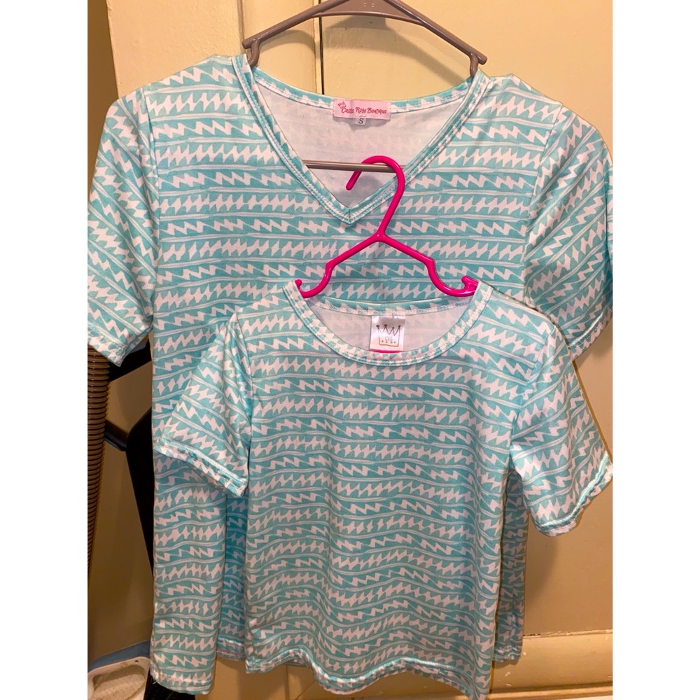 Mom & me matching tops 🤍 woman’s small & kids 3t-4t